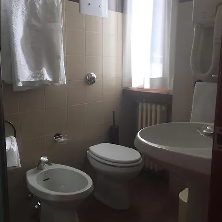 Adamello Hotel Temu